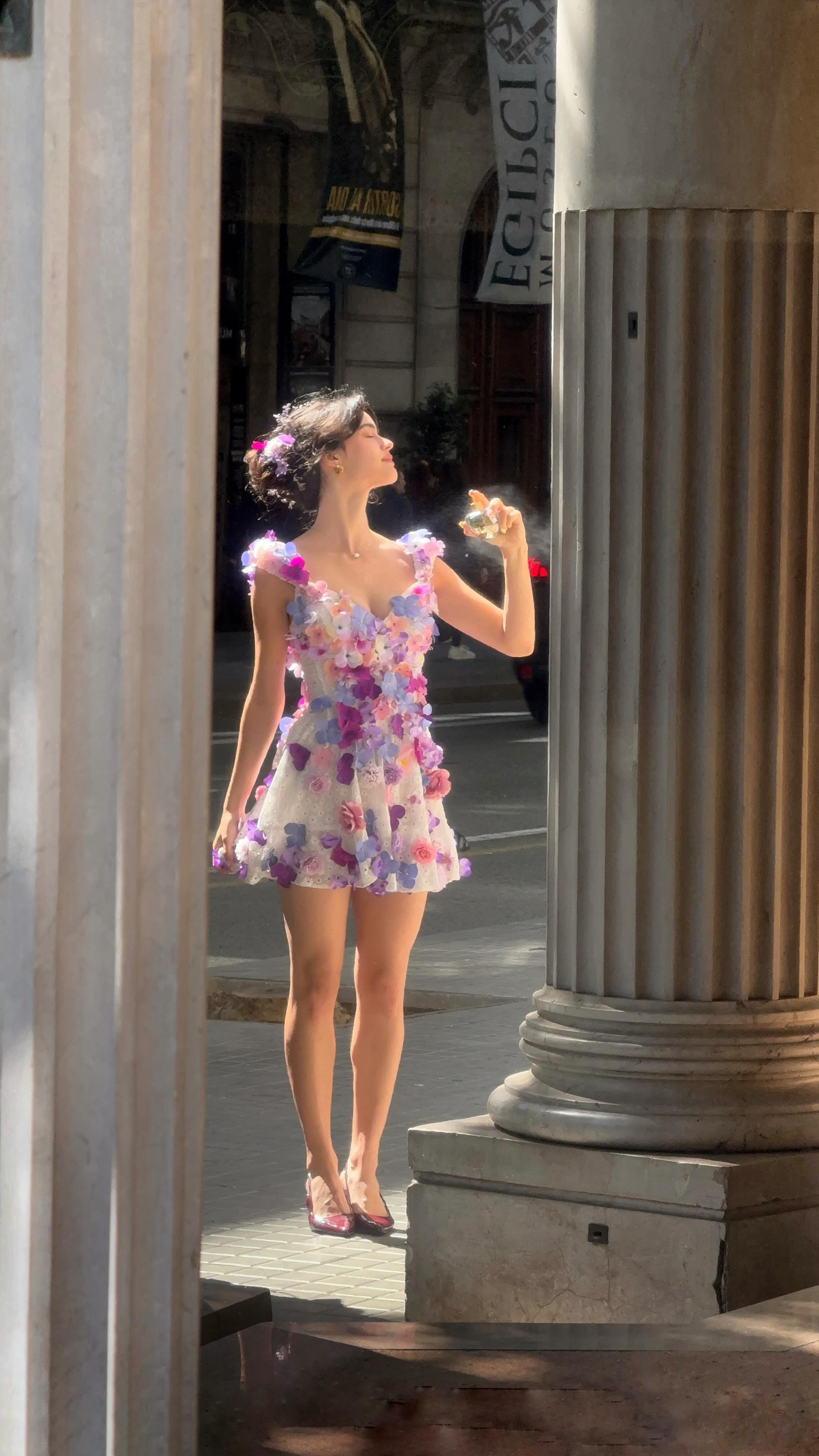 Instagram post by @mariona.roma for Druni. Caption reads: [...] this scent came with side effects 🌸....