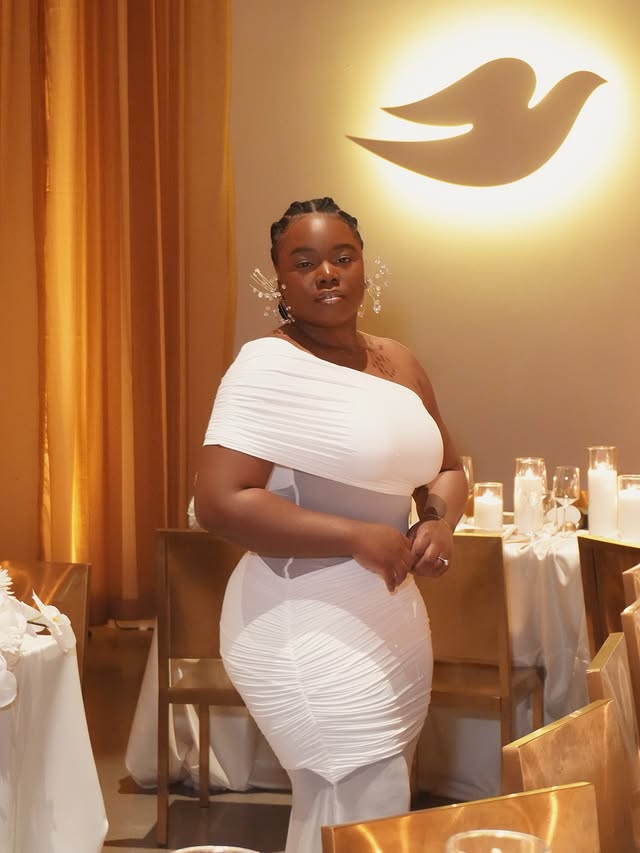 Instagram post by @micaelaverrelien for Dove. Caption reads: #DovePartner My new daily ritual is smelling [...].