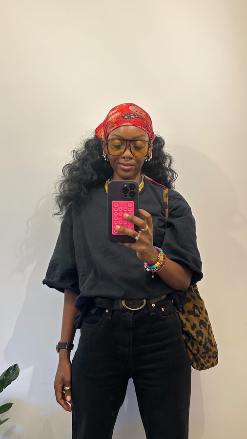 Instagram post by @oyulemuchura for Minervabrandesp. Caption reads: [...] Mes Écharpes
Necklace: @minervabrandesp....