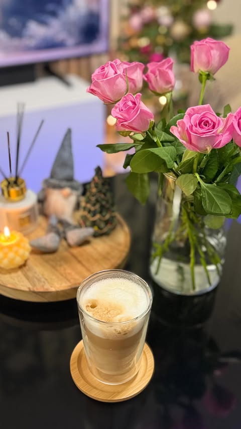 Instagram post by @nour_ezouli for Yitahome. Caption reads: 𝙷𝚒💕☕️

This is my coffee table✨I got it from....