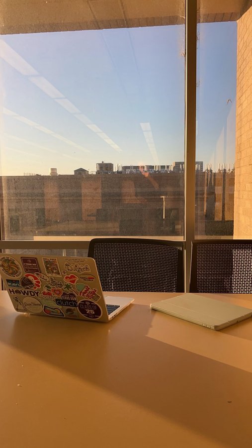 Instagram post by @carolineedobbs for Quizlet. Caption reads: I love a speedy study session with @Quizlet....