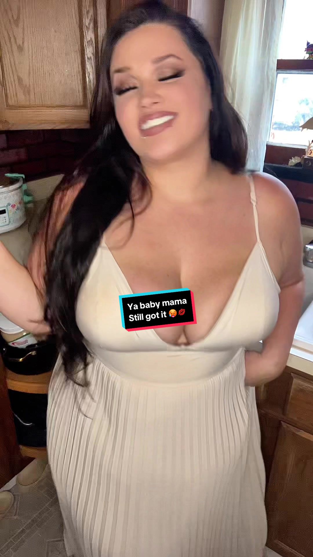 TikTok post by @briyoncebad for Snowy Care. Caption reads: [...] #stickybra #snowystickyinserts @Snowy Care....