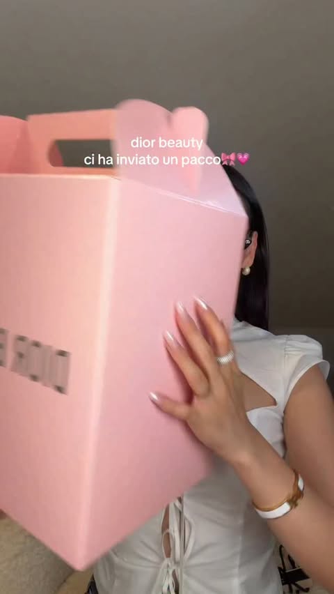 Instagram post by @jingherly for Dior Beauty. Caption reads: @diorbeauty #gift.