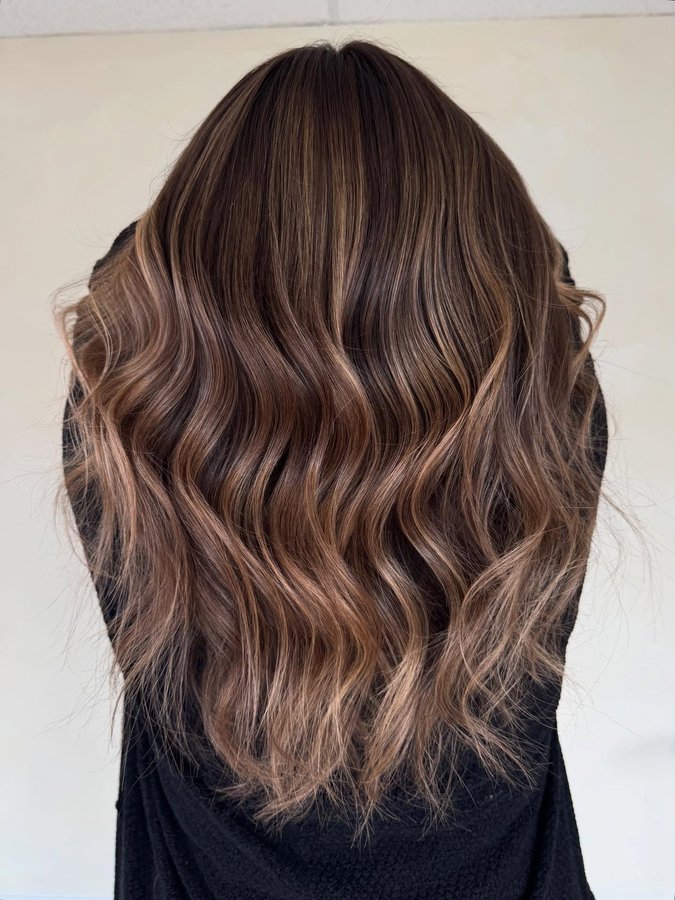 Instagram post by @ryleeheyzahair for Cosmo Prof Beauty. Caption reads: HOT COCOA ✨

Obsessed with this winter refresh....