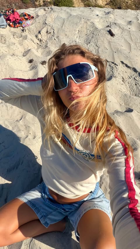 Instagram post by @hannah_schweickert for goodr. Caption reads: [...] Morning walks will never get old 🥹....