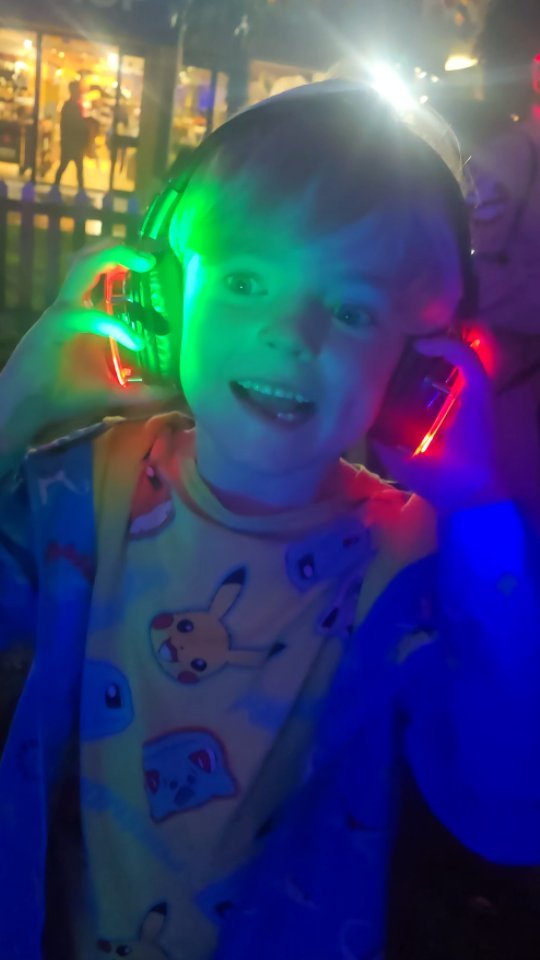Instagram post by @jolenescrazyfamilyof6 for Hertfordshire Zoo. Caption reads: Dino After Dark @hertfordshirezoo was magical. The....