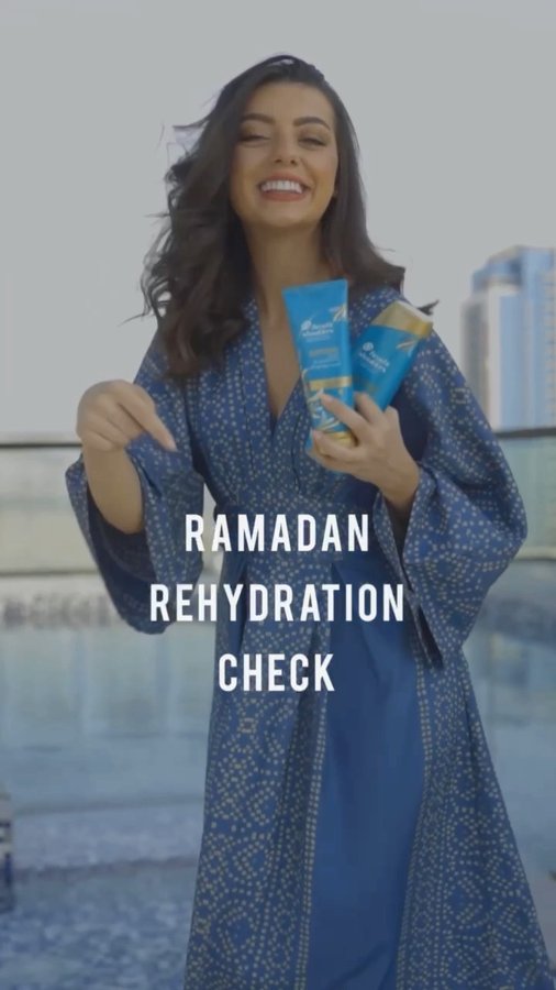 Instagram post by @marwakrm for Head & Shoulders Arabia. Caption reads: Did you know? A dry & dehydrated scalp can affect....