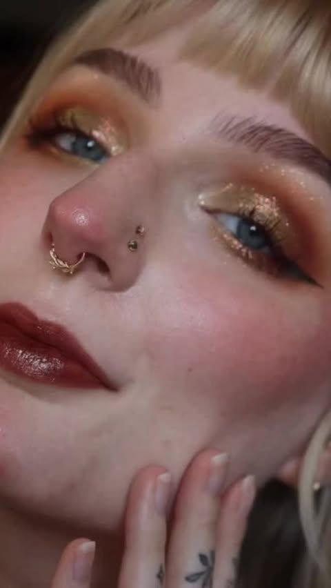 Instagram post by @jessicacdoesmakeup for about-face beauty. Caption reads: [...] the season 🍂🍁🎃 products used:....