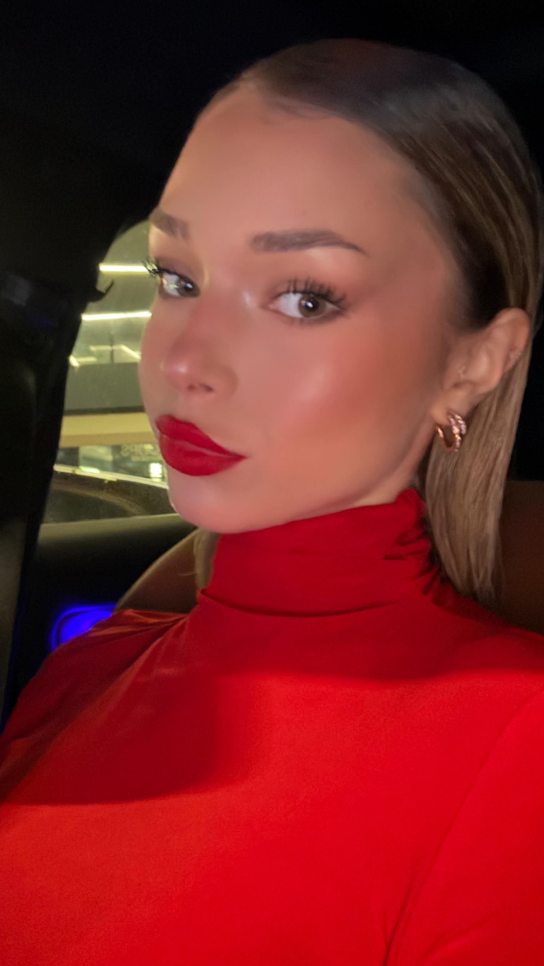 Instagram post by @aylizdumann for Hermès. Caption reads: Benimle birlikte kombini tamamlayın 🩵
Jean —....