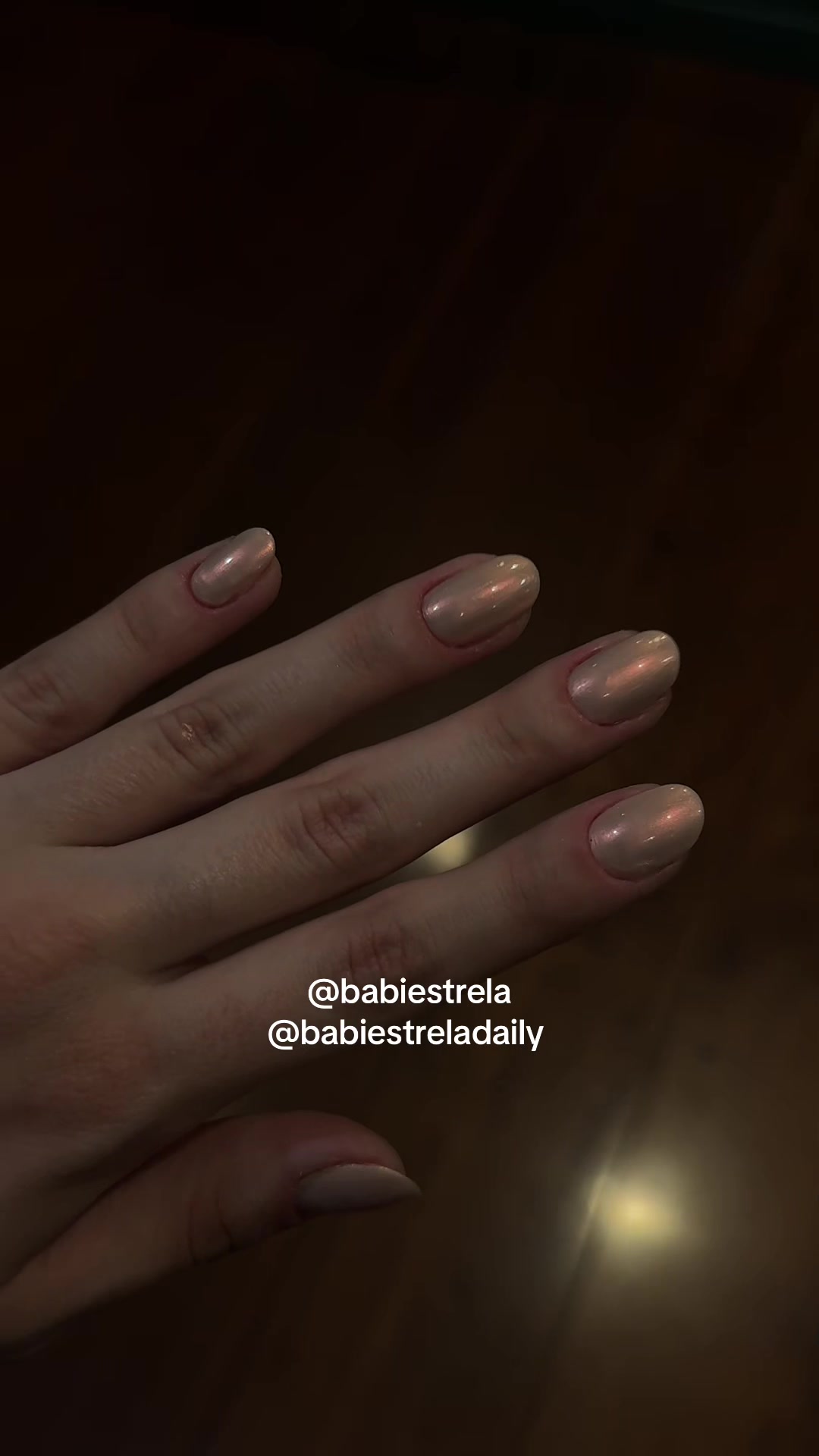 TikTok post by @babi.estrela for Mercado Livre. Caption reads: Divas, comentem quais top coats vcs querem ver na....