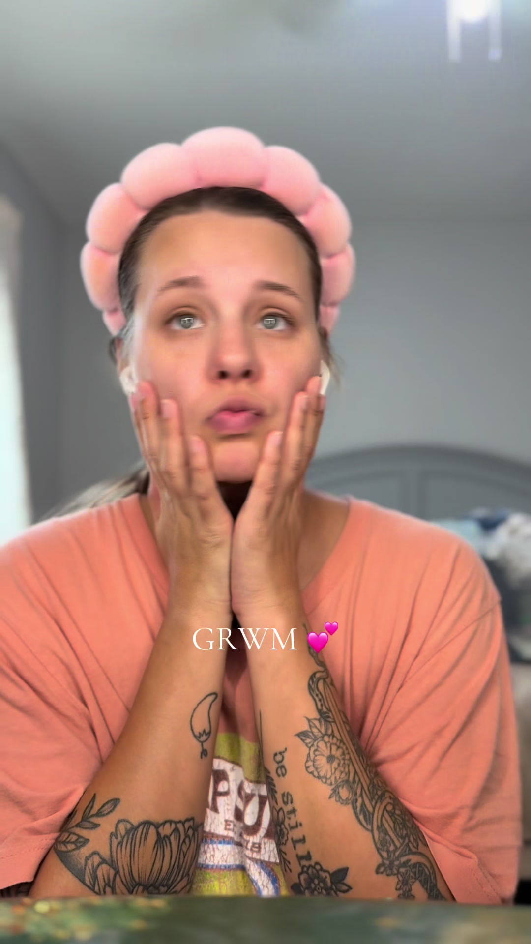 TikTok post by @itsjessanotheruser for Beautyblender. Caption reads: [...] Beauty @Wander Beauty @Beautyblender @Beauty....