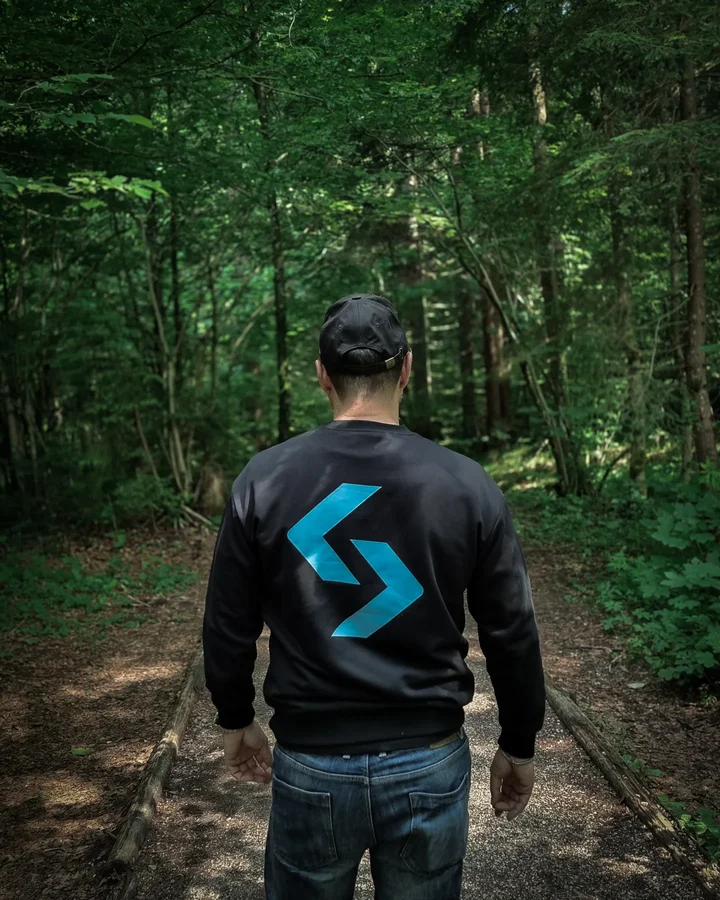 Instagram post by @tonydec_ for Bitget. Caption reads: [...] the same: forward... 📈🌲 #Mindset"....