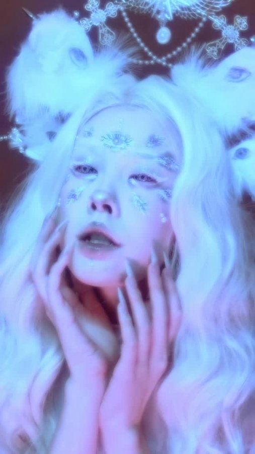 Instagram post by @xoanyvn for PinkyParadise. Caption reads: No. Contacts by @pinkyparadisedotcom u can use....