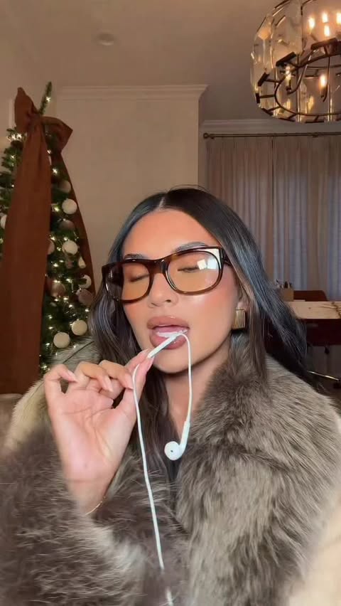 Instagram post by @piashah_ for Depop. Caption reads: tis the season! 12 days of @depop starts now— go....