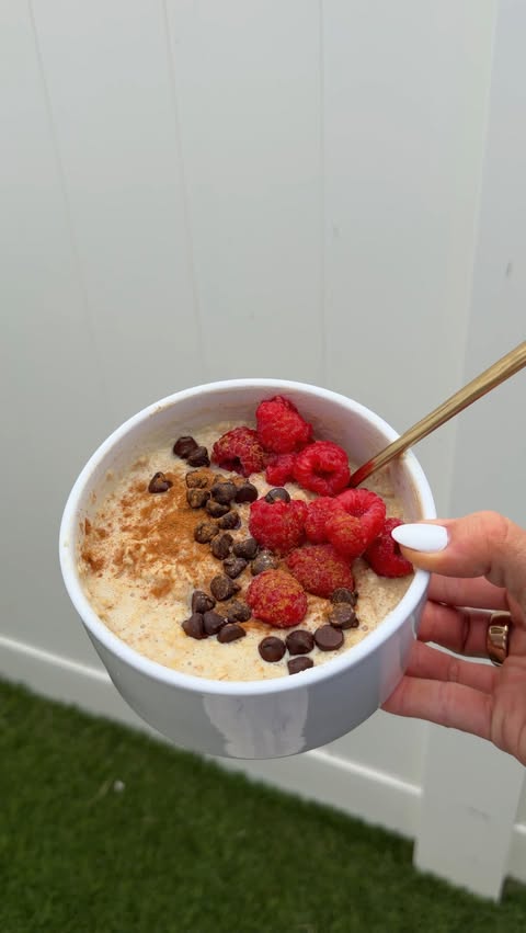 Instagram post by @__balancedwithbritt for Quaker Oats. Caption reads: #ad get in girls, it’s Fiber February and we’re....