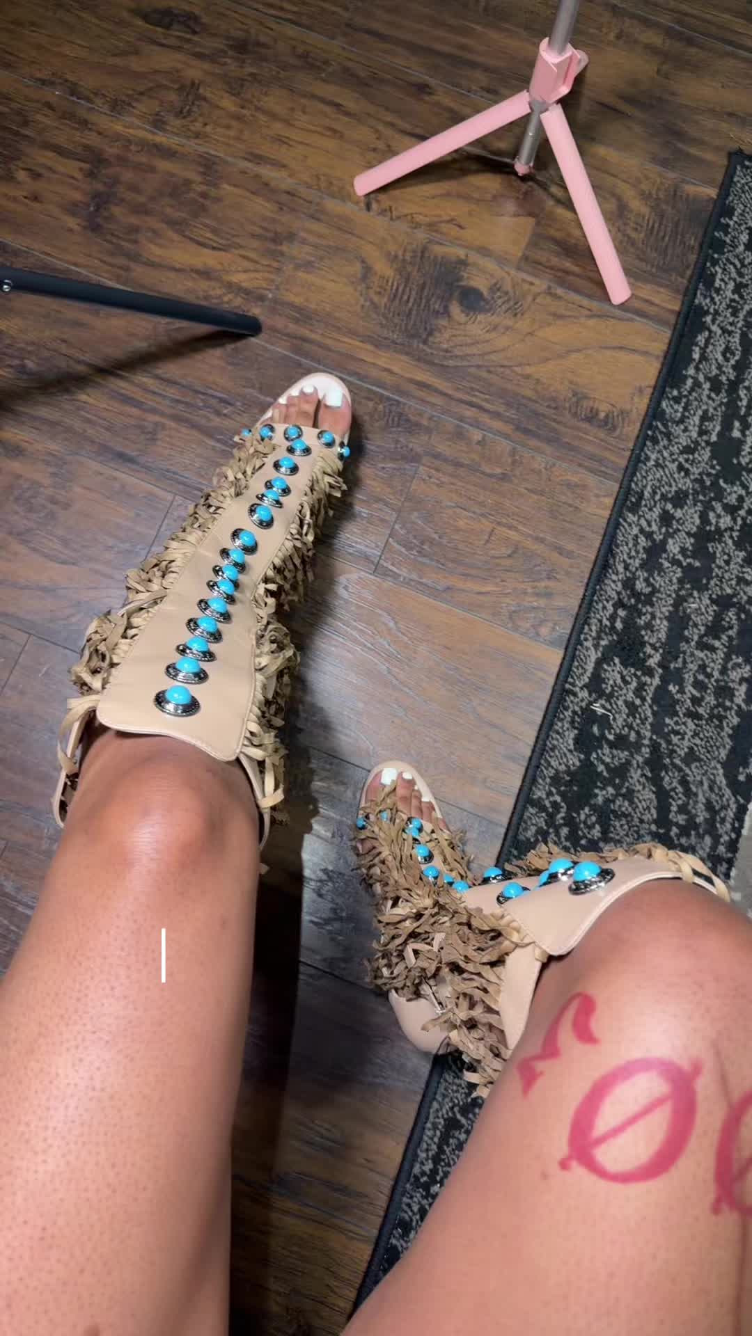 TikTok post by @251keishhh for ShopAKIRA. Caption reads: @Azalea Wang @AKIRA ❤️❤️ I’m in loveee #fyp .