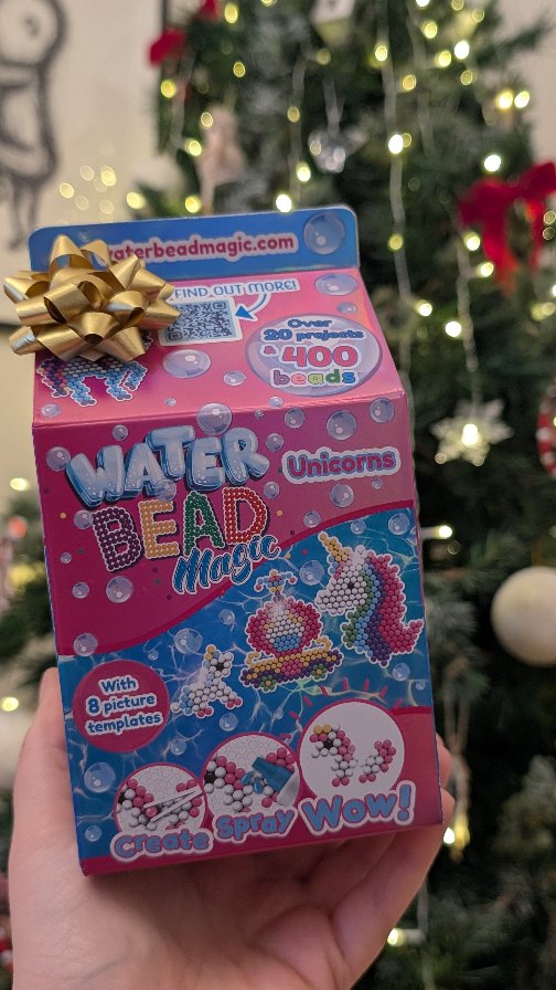 Instagram post by @thelifeofscarlettandus_ for The Entertainer. Caption reads: AD| Water bead magic sets, the perfect christmas....