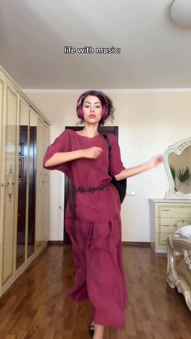 Instagram post by @suzieszv for Bose. Caption reads: We’ll never deny dancing queen @suzieszv of music....