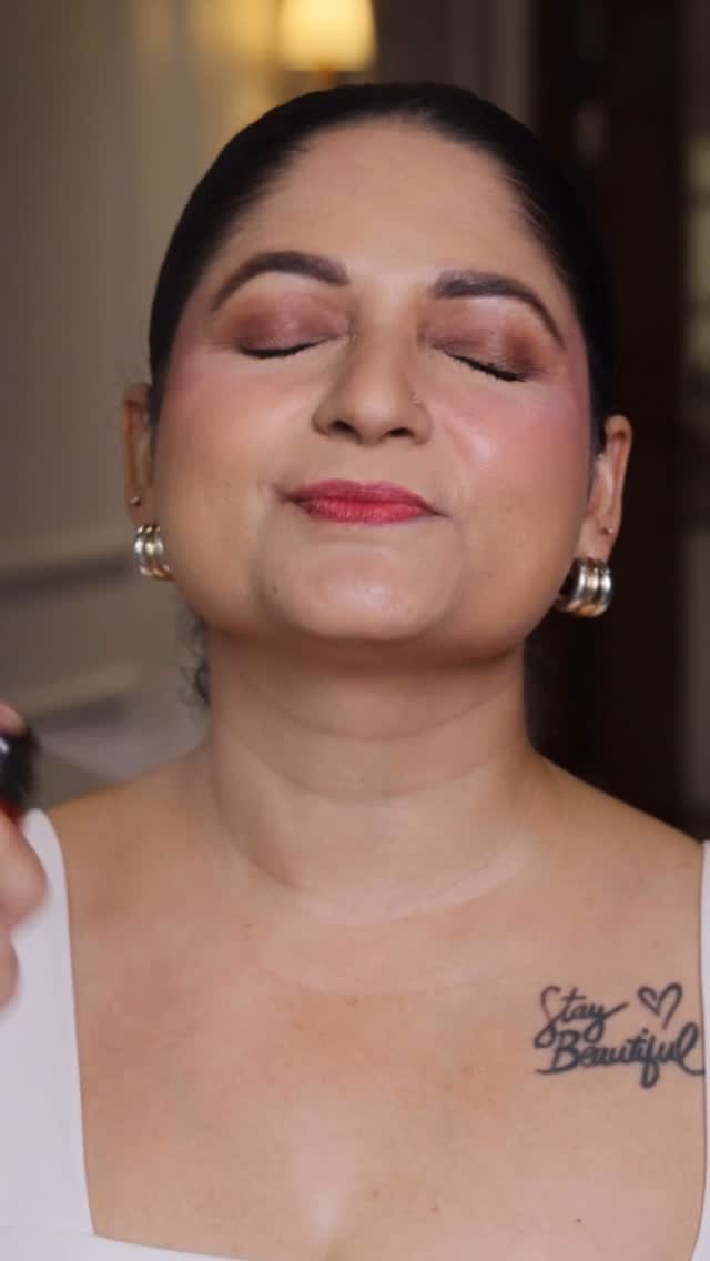 Instagram post by @i_am_jaspreetarora for Nykaa. Caption reads: Makeup that stays, slays 💅✨ @lorealparis
 #AD....