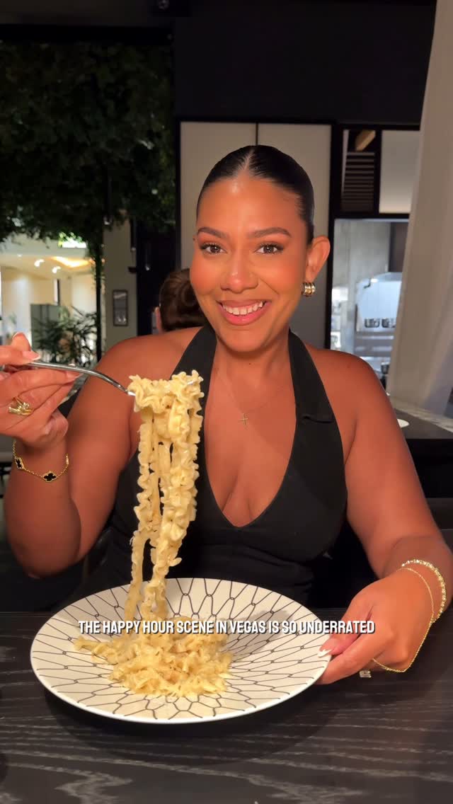 Instagram post by @foodiegirltour for The Venetian Las Vegas. Caption reads: Who says @Vegas has to be expensive? 🍸✨ These....