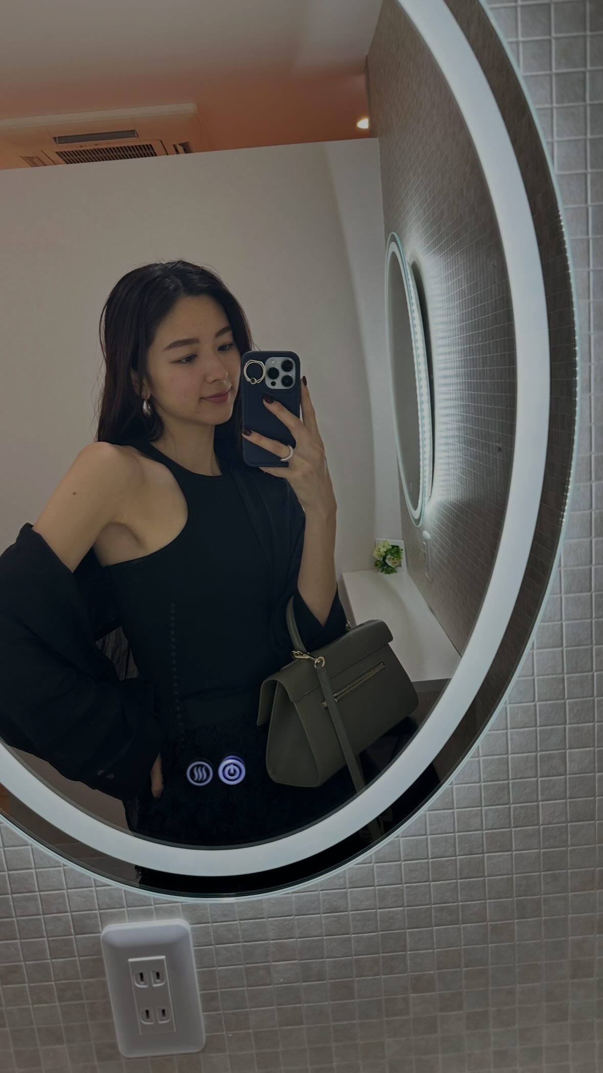 Instagram post by @erikofujishiro.stylist for Eminal Clinic. Caption reads: 先日、４回目の　@eminalclinic ....