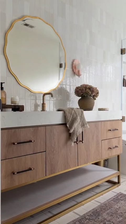 Instagram post by @lisakanegae for Wayfair. Caption reads: 💫 Comment SHOP below to receive a DM with the....