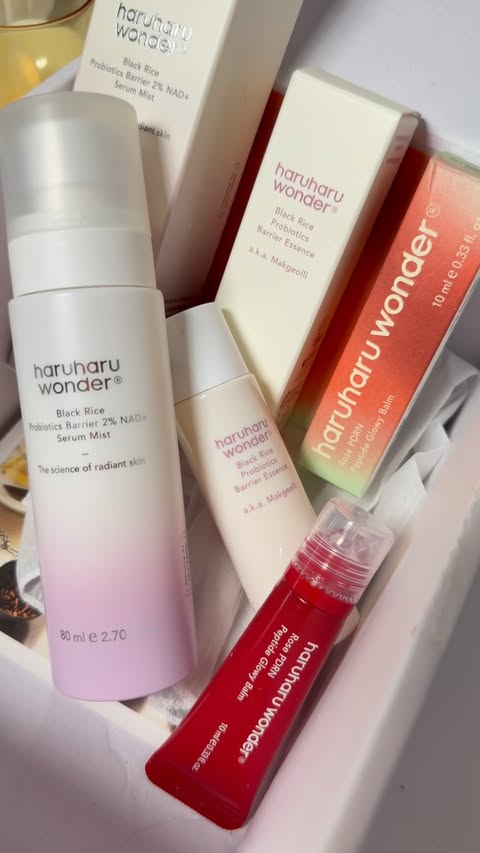 Instagram post by @theglamsoulsonali for Haruharu Wonder. Caption reads: [...] so I’ve been carrying these haruharu wonder....