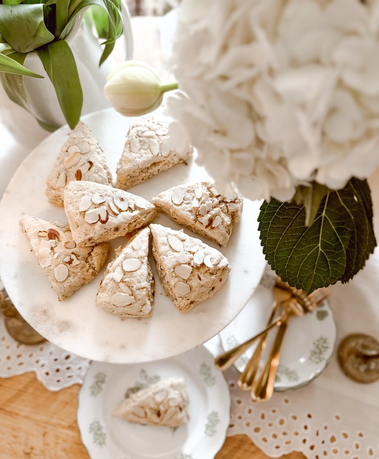 Instagram post by @our.cozy.little.home for Cottages & Bungalows Magazine. Caption reads: Happy Friday my friends! 

I’m sharing some cozy....