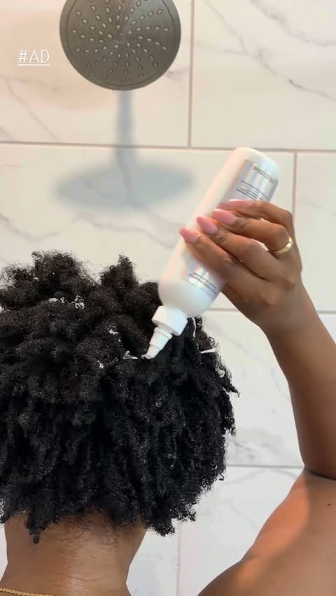 Instagram post by @itsasparklingsky for Suave. Caption reads: [...] love how it makes my hair feel smooth @suave....