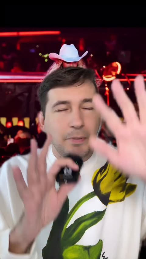 Instagram post by @ideservecouture for STUART WEITZMAN. Caption reads: Beyonce fans, these boots are for you! 

Thank....