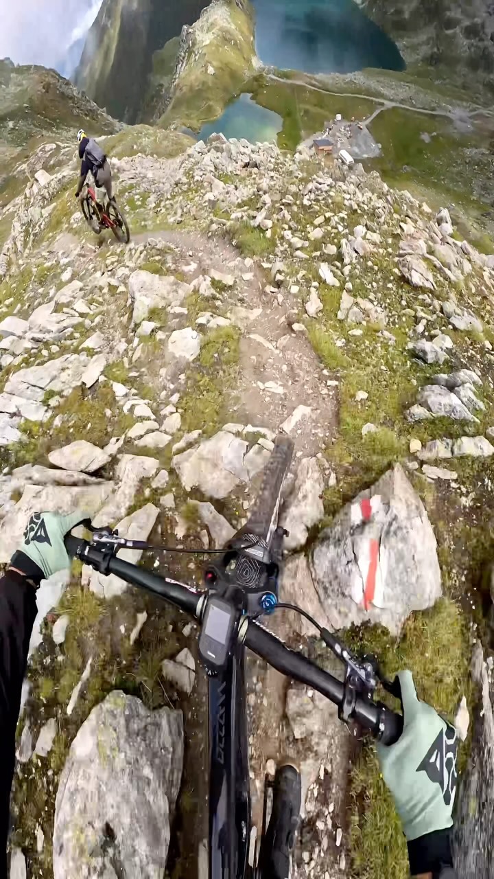 Instagram post by @steveude for Garmin. Caption reads: Nuovo Garmin EDGE MTB -> studiato per i trail:....