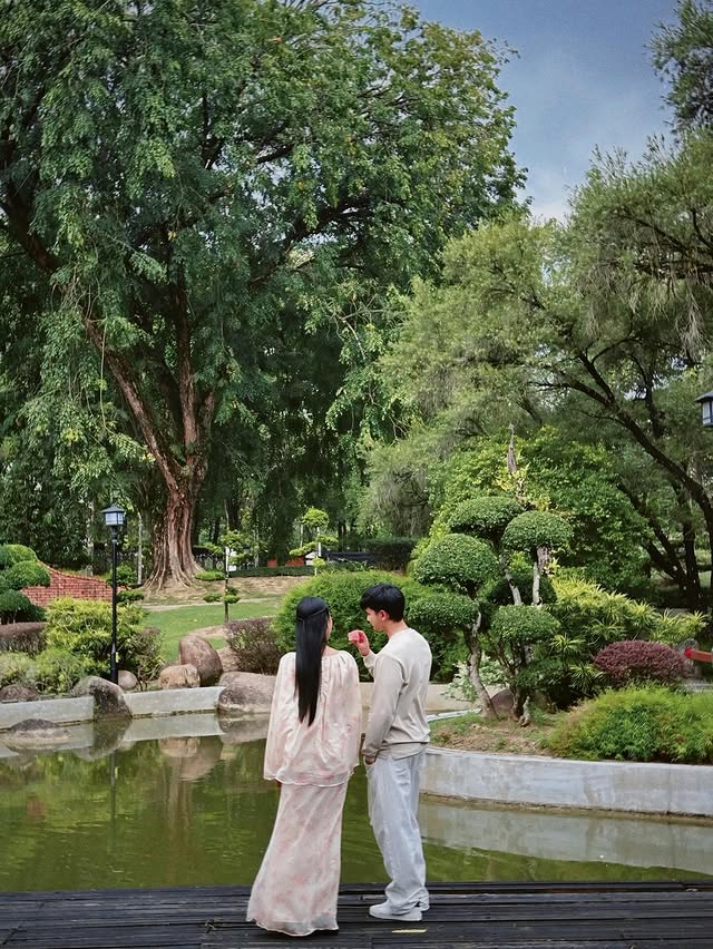Instagram post by @aniqshr for Viu Indonesia. Caption reads: #iLoveYouSoMochi #ViuMiniSeries @viumalaysia....