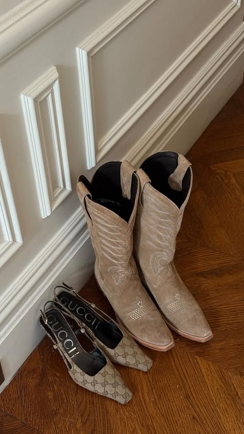 Instagram post by @brittwilll for Lane Boots. Caption reads: [...] #bluebottoms 

.
.
Ootd, NFR, lane boots,....