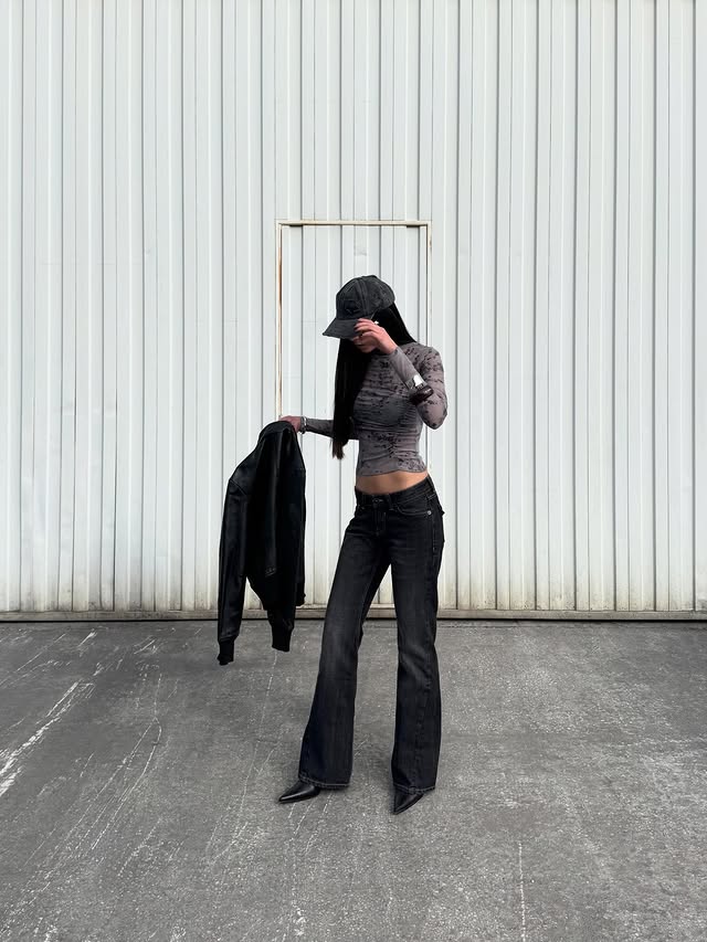 Instagram post by @marrcasado for BERSHKA. Caption reads: amé este lookin 🧚🏼 
@bershka #bershkastyle....