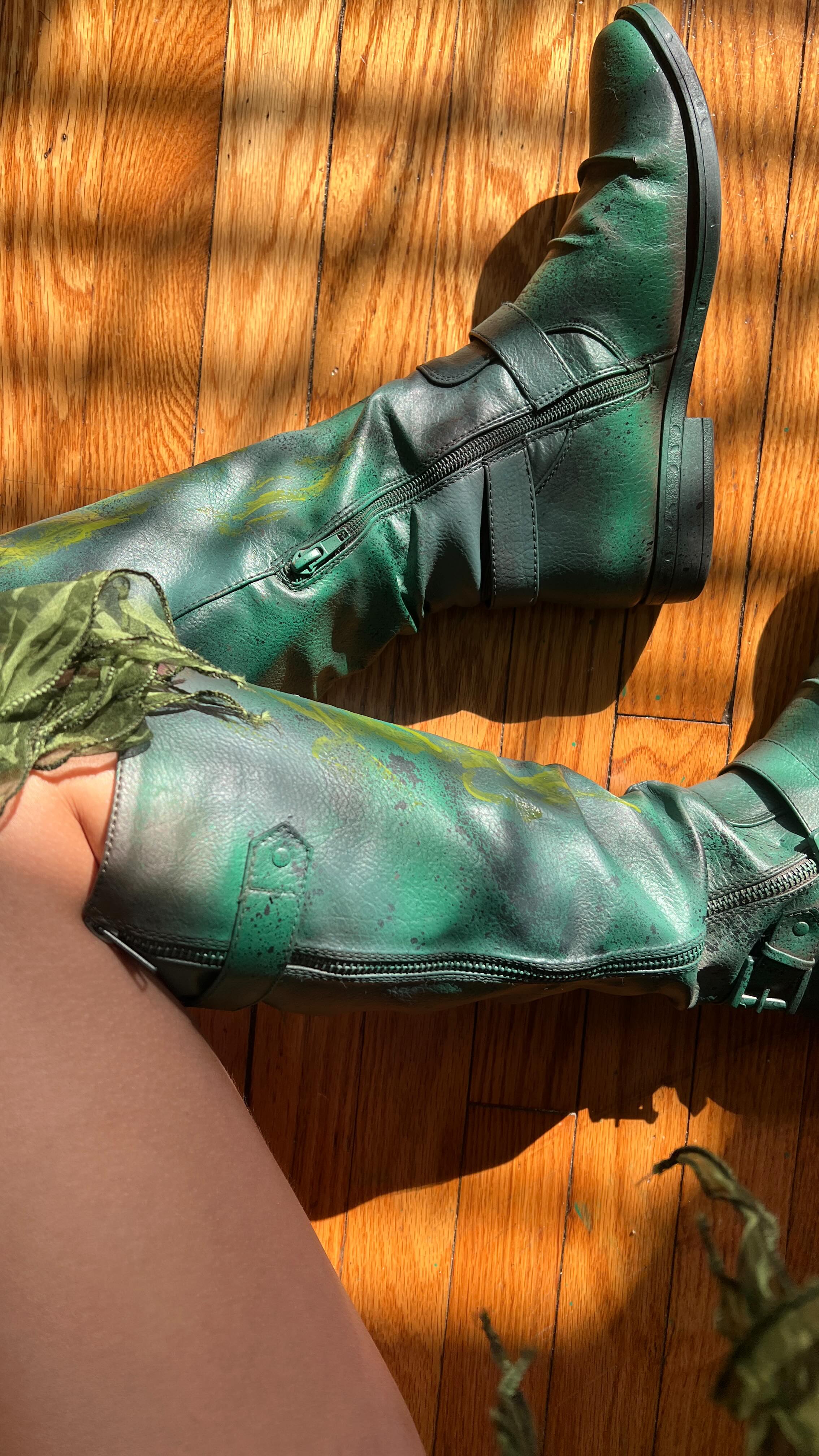 Instagram post by @reese.cycled for Rit Dye. Caption reads: making my Halloween costume pt 2, relying heavily....