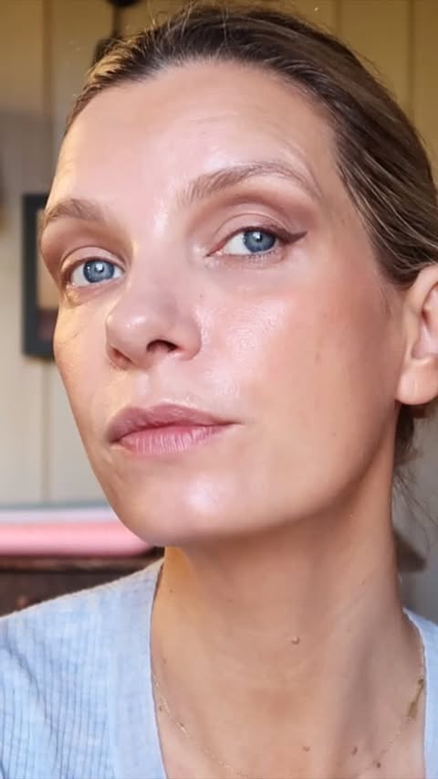 Instagram post by @ruthcrilly for Kosas. Caption reads: What’s in my makeup bag, and why you probably....