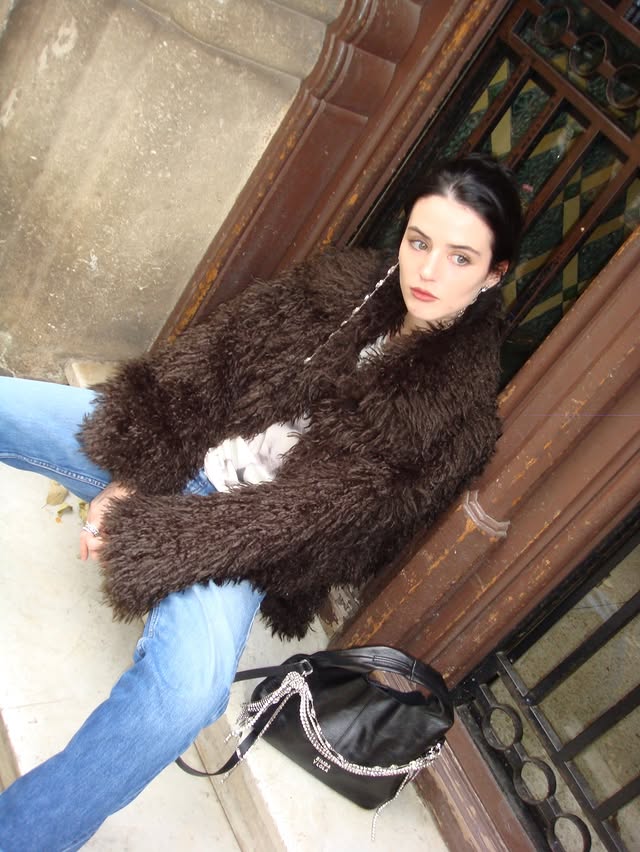 Instagram post by @yuuulieta for BIMBA Y LOLA. Caption reads: [...] texture, the Xmas Paper Bag by @bimbaylola....