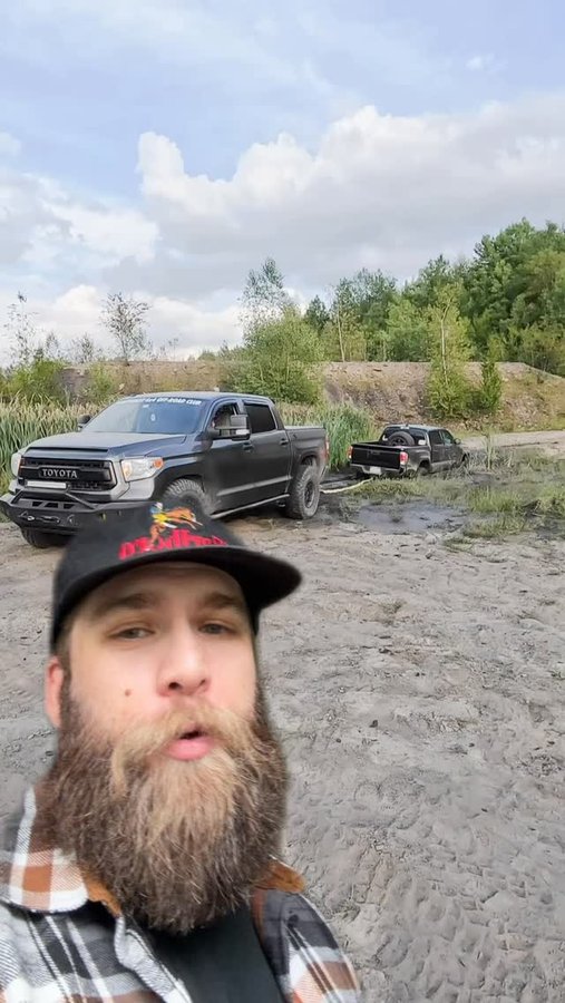 Instagram post by @sherpa.offroad for Yankum. Caption reads: How to use a kinetic rope 

#jeeplife #offroad....