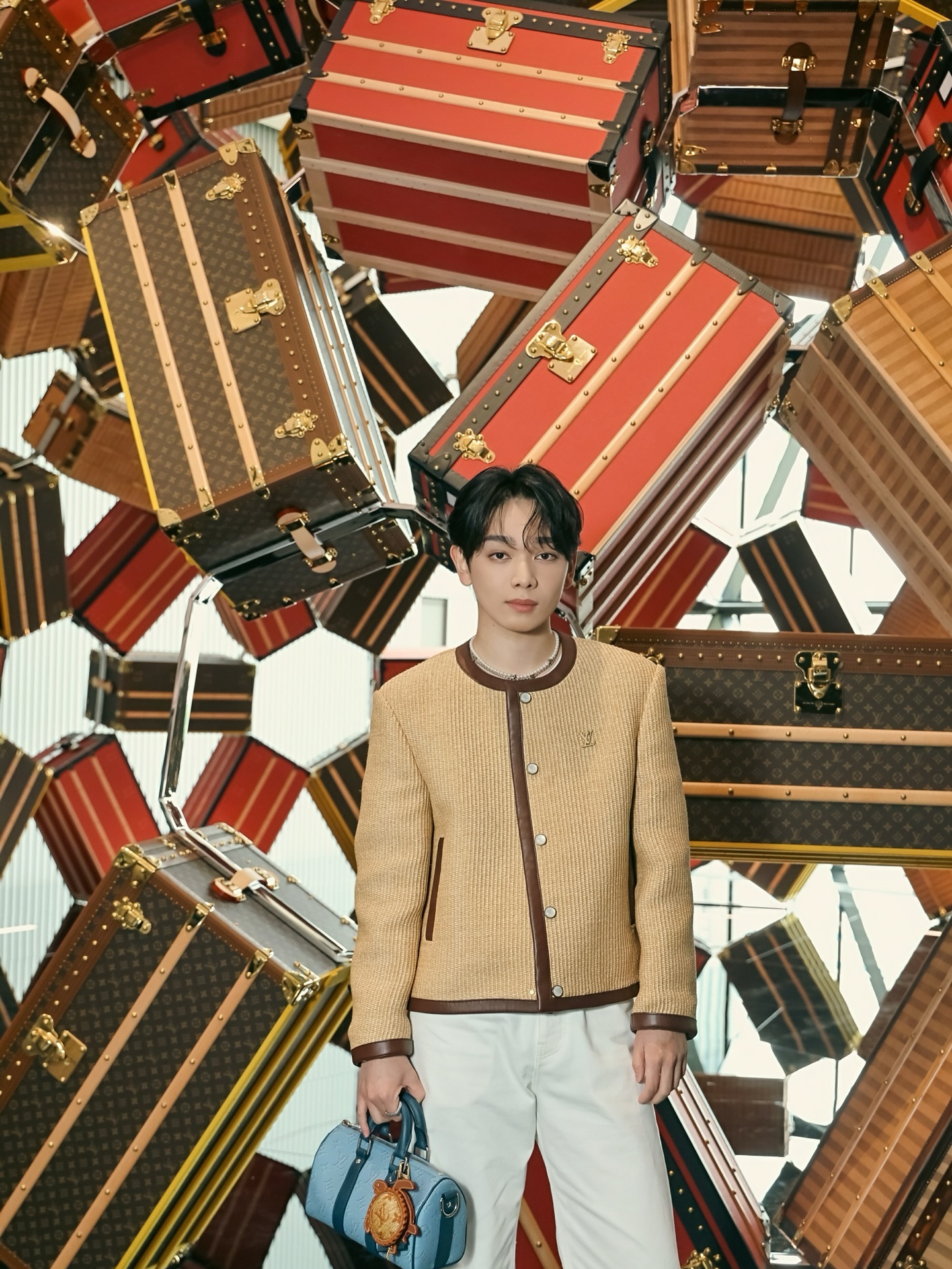 Instagram post by @ryubi_miyase_official for Louis Vuitton. Caption reads: LOUISVUITTONさんの歴史を深く知る事ができました。
皆様も是非行ってみてくださいー！

....
