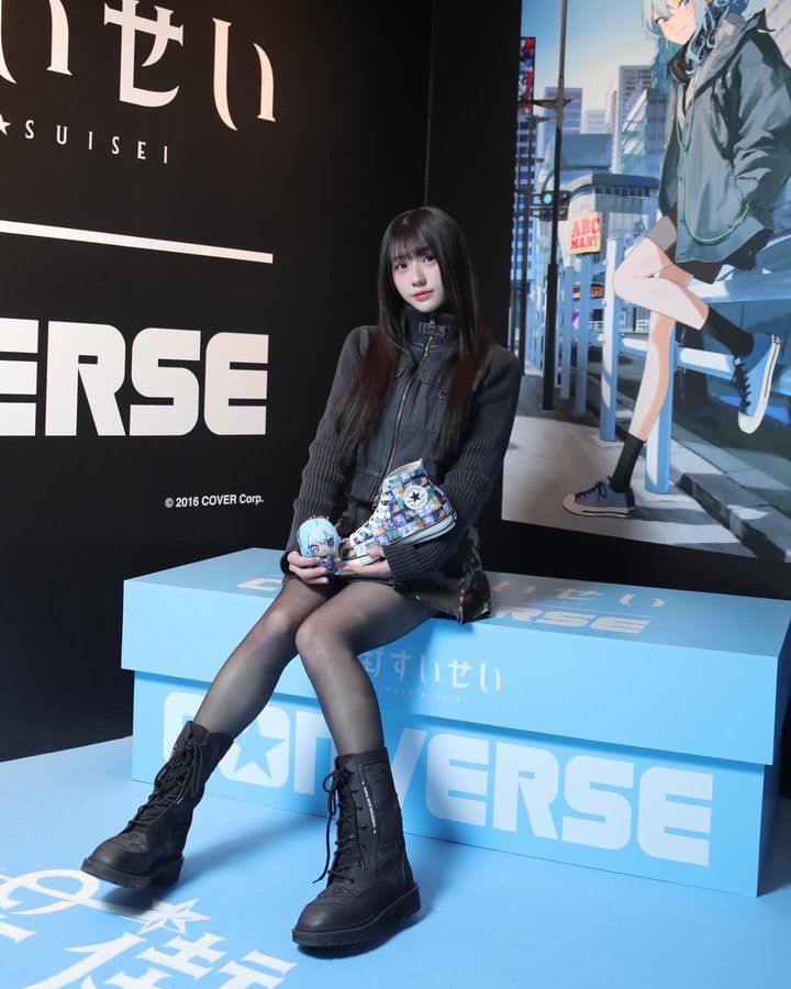 Instagram post by @manamana_kimono for ABC-MART KIDS. Caption reads: cute..🩵💙

#街すいせい #abcmart #converse #コンバース....