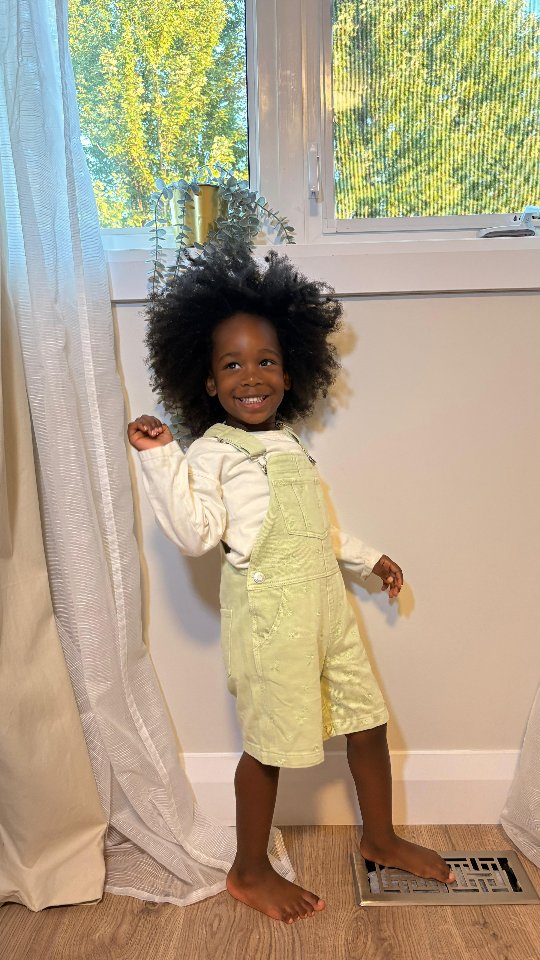 Instagram post by @_leilovesit for Ruffles. Caption reads: Some people chase clout. Monet just chases chips.....