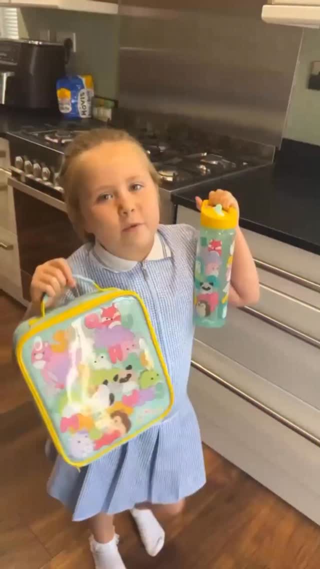 Instagram post by @thesiennanellie for Asda. Caption reads: Lunchbox = sorted. Sharing snacks = still up for....