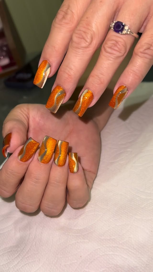 Instagram post by @esme25sz for Modelones. Caption reads: [...] an extral 20% off !! Head over to  Amazon....