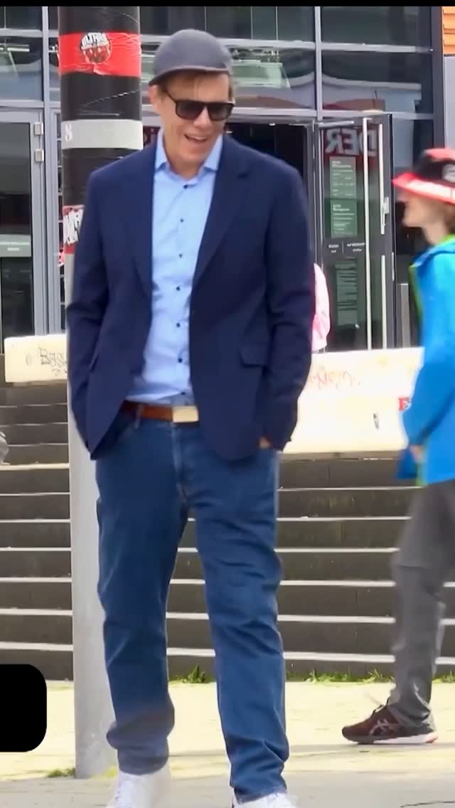 Instagram post by @simon_gosejohann_ for Joyn. Caption reads: Wenn man lieber Hannibal Lector getroffen....