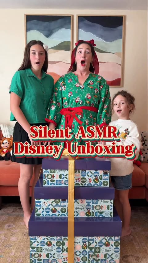 Instagram post by @benchlandia for Jazwares. Caption reads: The HUGEST Disney holiday unboxing! 😱

Woahhhhh!....