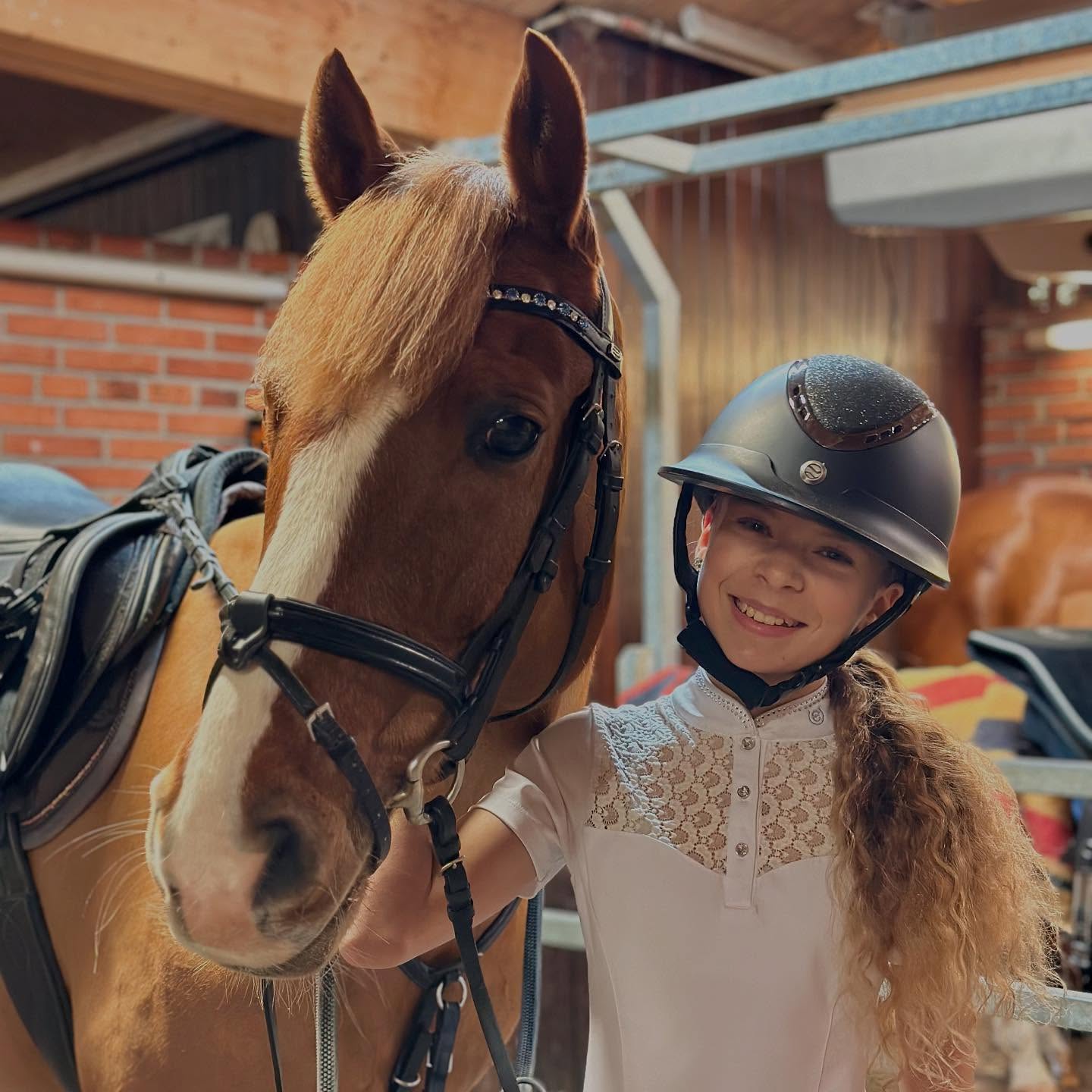 Instagram post by @angelinas.ponies for EQUESTRIAN STOCKHOLM. Caption reads: In collaboration with Equestrian Stockholm 🖤🖤🖤....