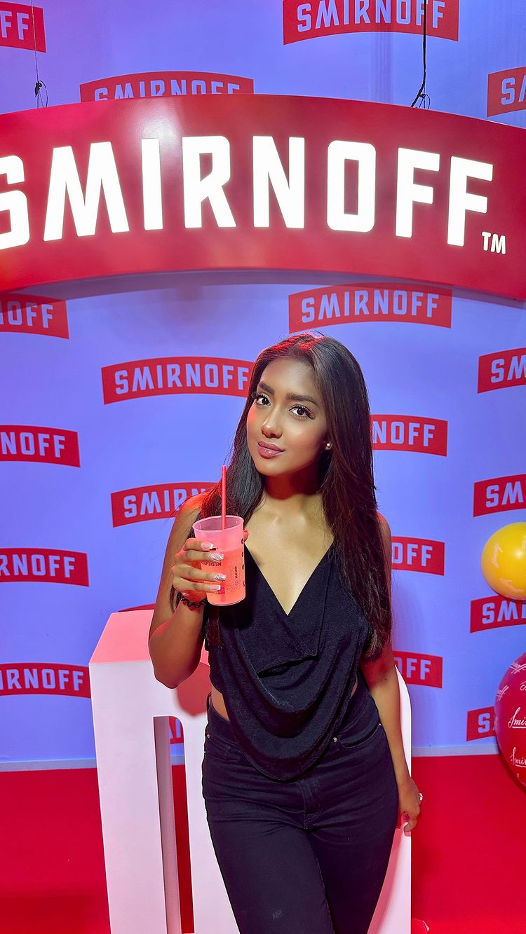 Instagram post by @sanamiee for Smirnoff. Caption reads: AD. GRWM to go to a concert with @smirnoffeurope....
