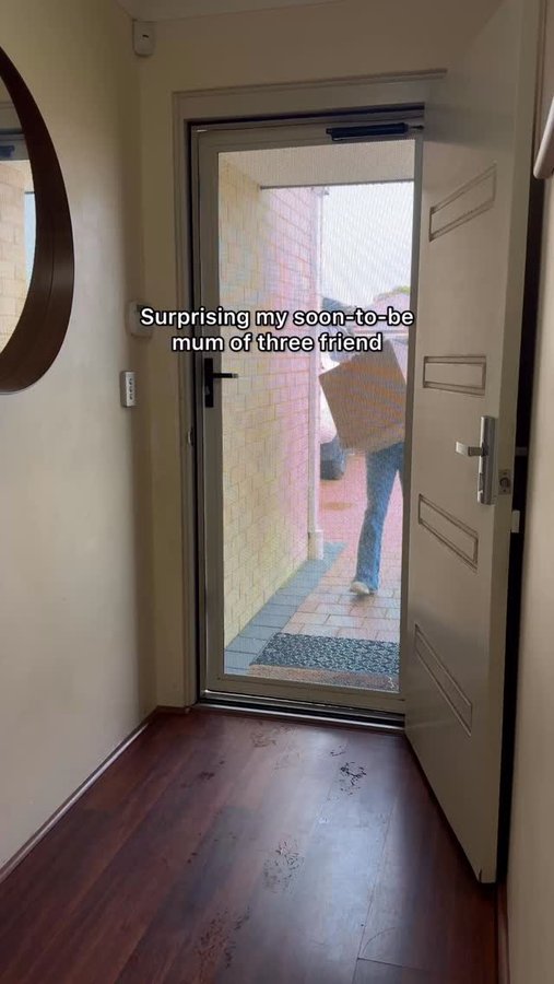 Instagram post by @nonstopmumma for Lefant. Caption reads: [...] solution to a new mum gift is the Lefant M3....