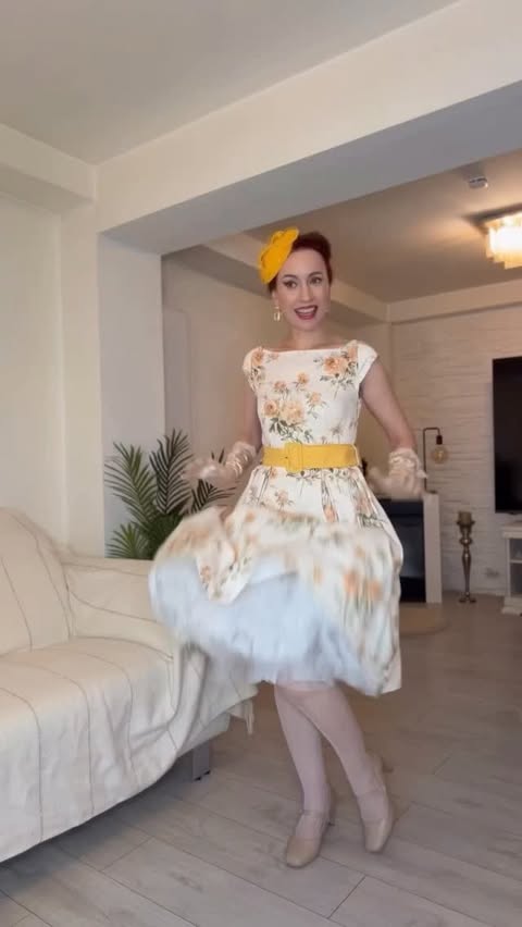 Instagram post by @mireladumitrescu1 for Retro Stage. Caption reads: [...] unique, old-school pieces from....