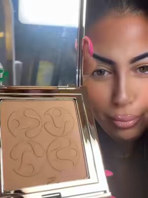 TikTok post by @sabrinahck for Magnifaïk. Caption reads: @Magnifaïk Beauty #bronzer #rio [...].